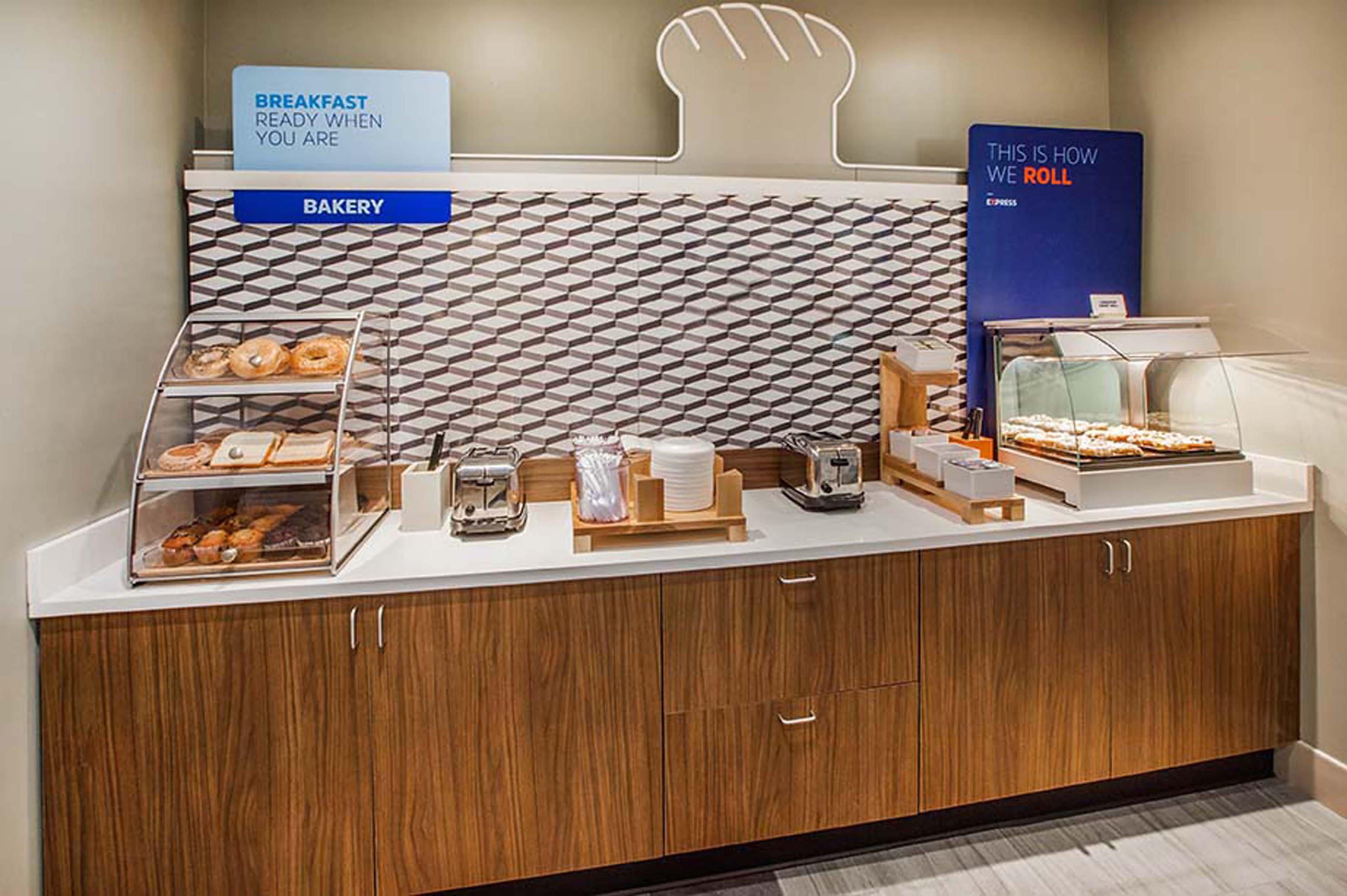 Holiday Inn Express & Suites Bay City By Ihg Екстериор снимка